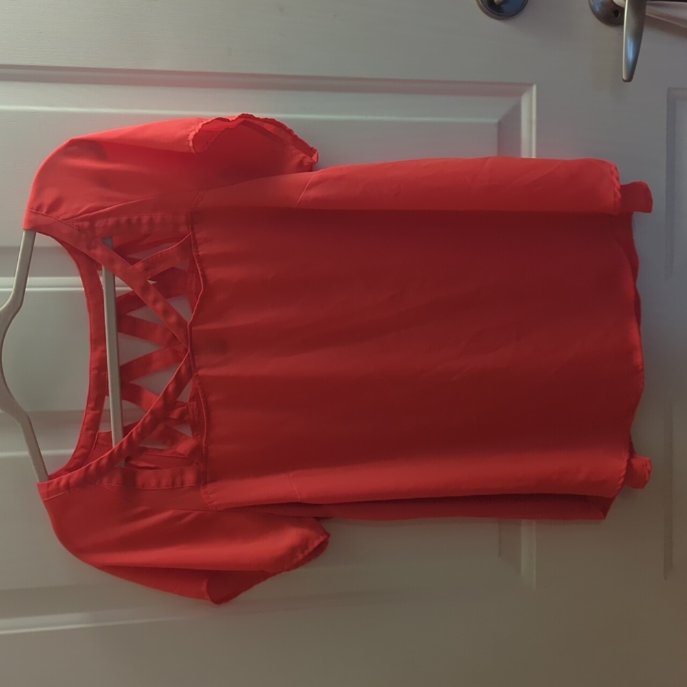 Torrid 00 100% Polyester Blouse that is great to wear over leggings or Jeggings.